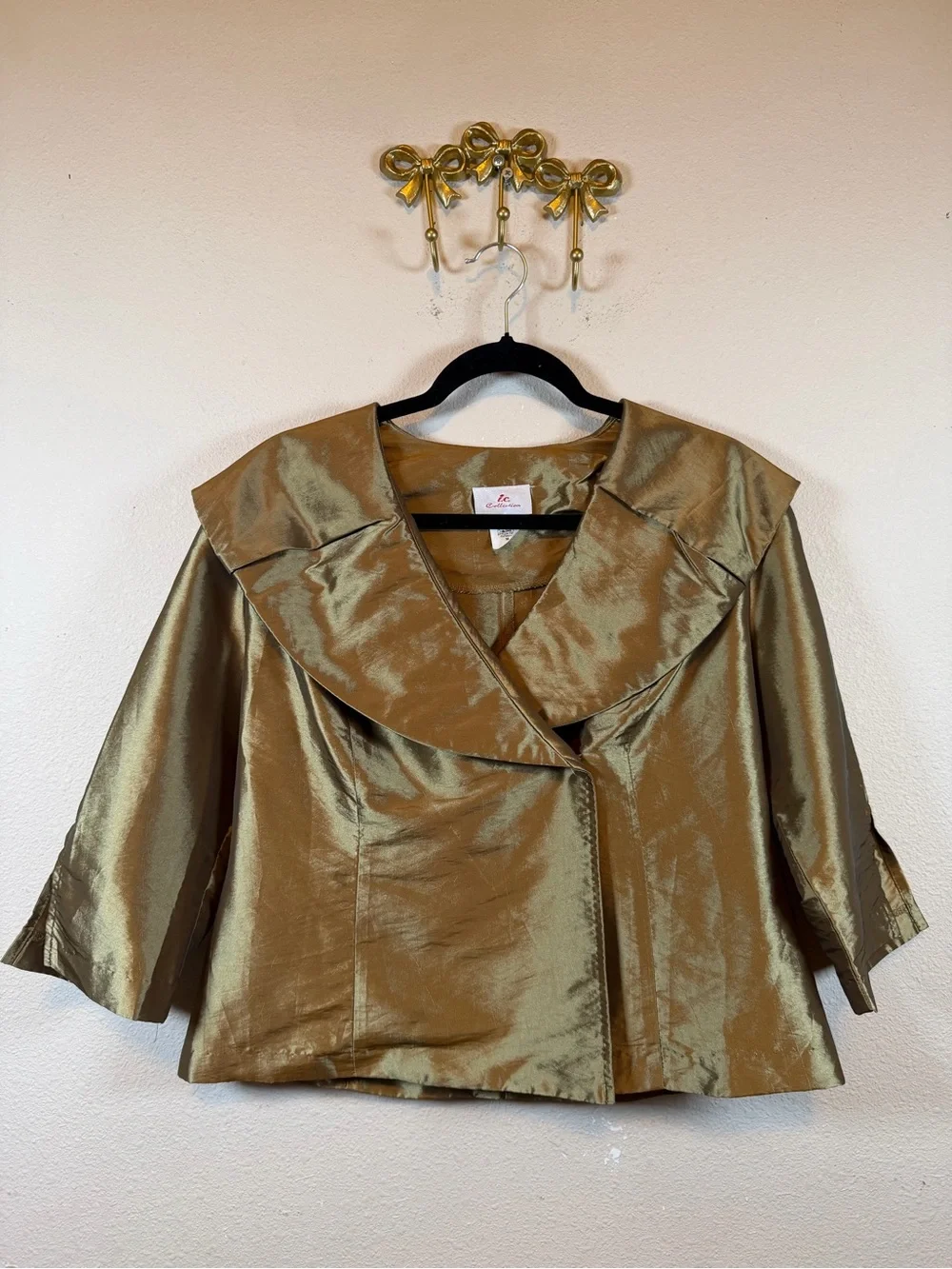IC COLLECTION Metallic Gold/Olive Green Satin Cropped Wide Collar Blazer. Size M